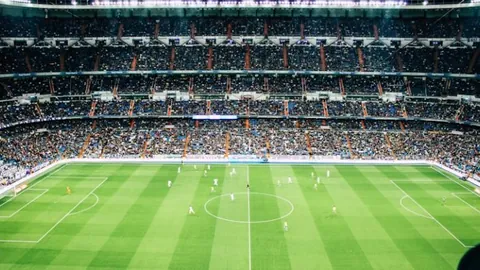 18强赛爆冷！排名垫底球队逆转亚洲豪门，四强争夺仍存悬念