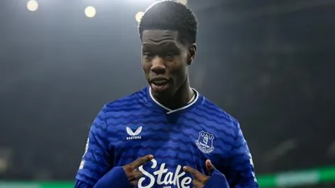 维尼修斯返巴西观赛，目睹前俱乐部弗拉门戈夺冠